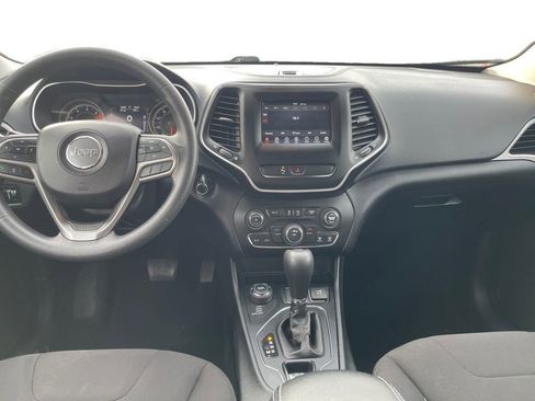 Used 2019 Jeep Cherokee Latitude w/ Popular Appearance Group image 8