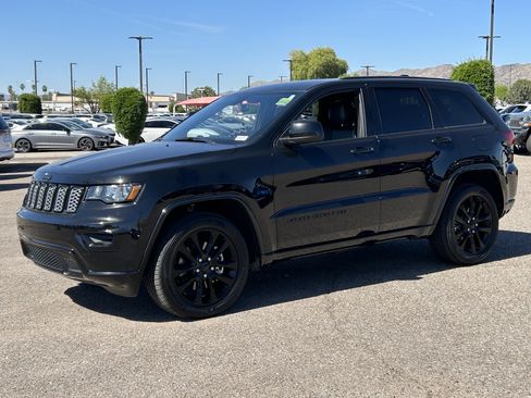 Certified 2021 Jeep Grand Cherokee Laredo X image 2