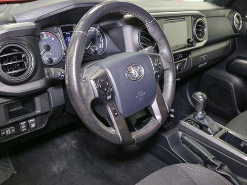 Used 2017 Toyota Tacoma TRD Sport image 24