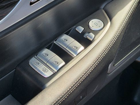 Used 2020 BMW 750i xDrive w/ M Sport Package image 30