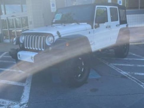 Used 2017 Jeep Wrangler Unlimited Sahara w/ Connectivity Group AWD/4WD image 3