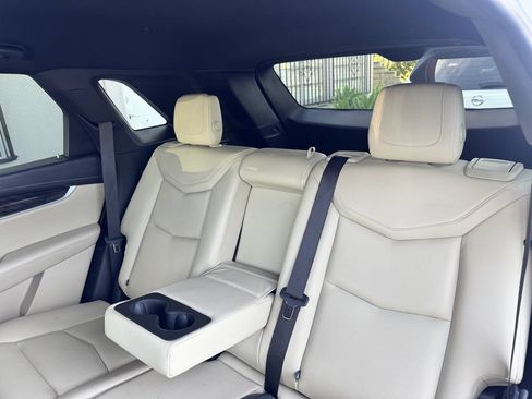 Used 2018 Cadillac XT5 FWD w/ LPO, Wheel Lock Package image 31