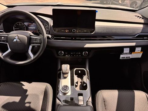 New 2026 Mitsubishi Outlander ES FWD image 25