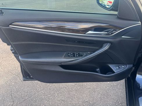 Used 2018 BMW 530e w/ Premium Package 2 image 18