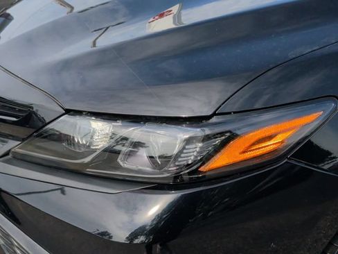 Used 2022 Toyota Camry SE FWD image 10