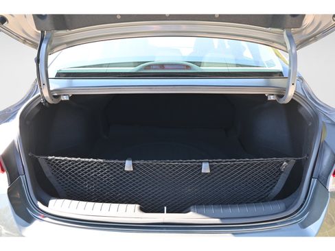 Certified 2025 Hyundai Elantra SE FWD image 9
