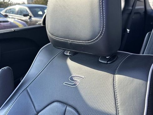 Used 2023 Chrysler Pacifica Limited w/ S Appearance Package image 22