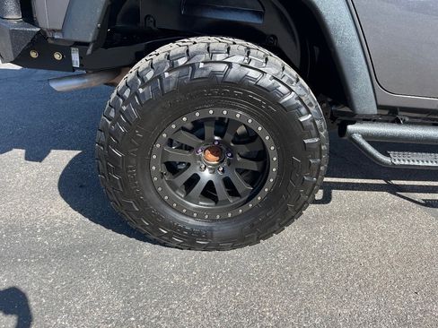 Used 2018 Jeep Wrangler Unlimited Sport S image 39