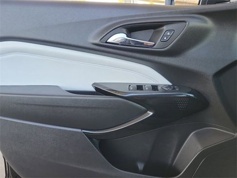 Used 2025 Chevrolet Trax LT w/ LT Convenience Package image 21