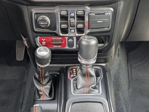 Used 2023 Jeep Gladiator Mojave w/ LED Lighting Group AWD/4WD image 21