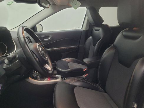 Used 2018 Jeep Compass Latitude w/ Cold Weather Group AWD/4WD image 17