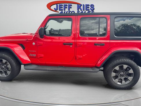 Used 2018 Jeep Wrangler Unlimited Sahara w/ LED Lighting Group AWD/4WD image 8