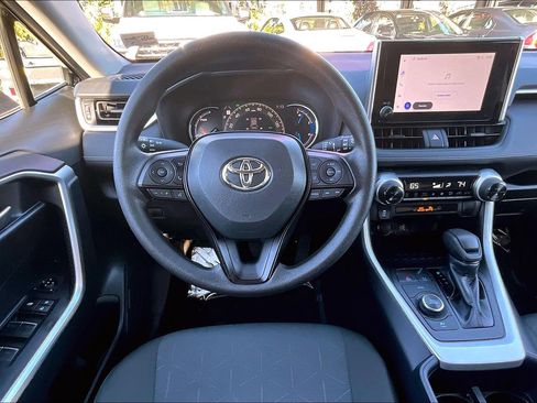 Used 2025 Toyota RAV4 XLE image 5