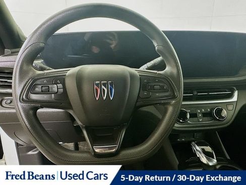 Used 2024 Buick Envista Preferred w/ Convenience II Package FWD image 16