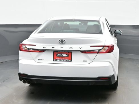 Used 2025 Toyota Camry SE image 5
