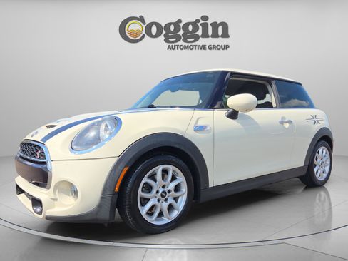Used 2020 MINI Cooper S image 1