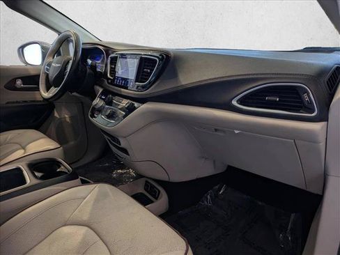 Used 2019 Chrysler Pacifica Limited FWD image 21