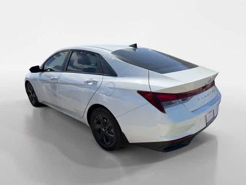 Used 2023 Hyundai Elantra SEL FWD image 3