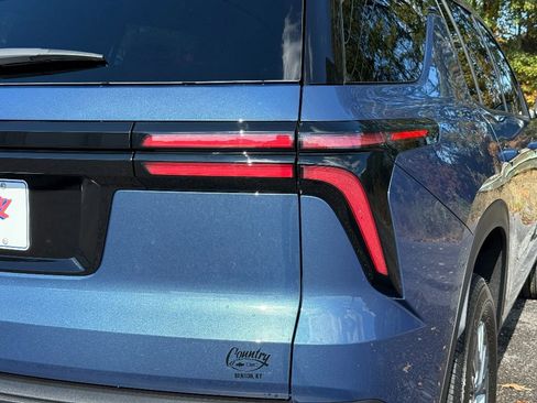 New 2026 Chevrolet Traverse LT w/ Driver Confidence Package image 8