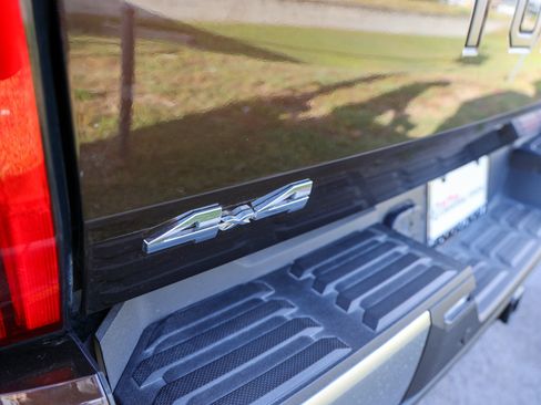 Used 2025 Toyota Tundra Limited w/ Power Package AWD/4WD image 11
