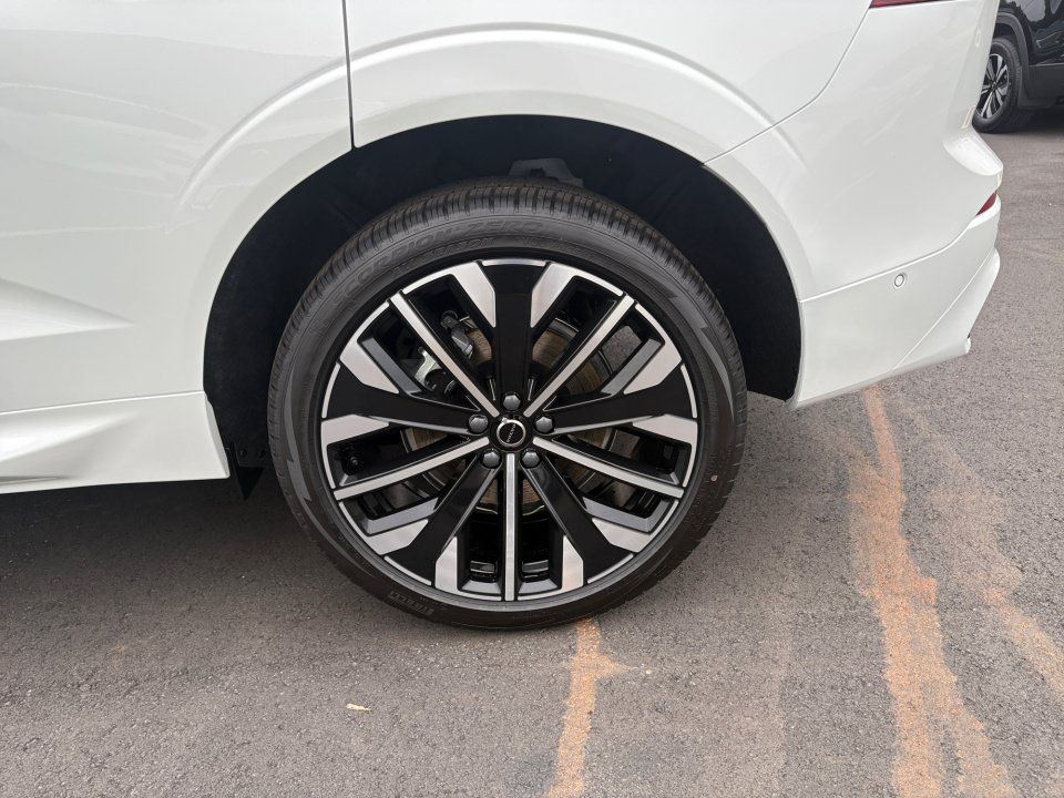 New 2026 Volvo XC60 T8 Ultra w/ Protection Package Premier AWD/4WD image 22