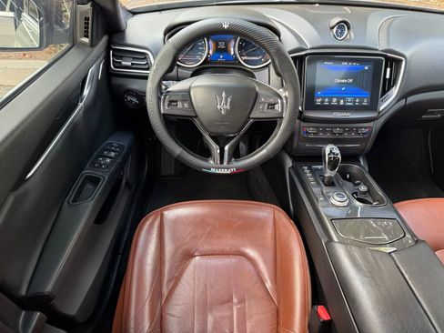 Used 2017 Maserati Ghibli image 21