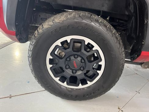 Used 2024 Toyota Tacoma TRD Off-Road AWD/4WD image 15