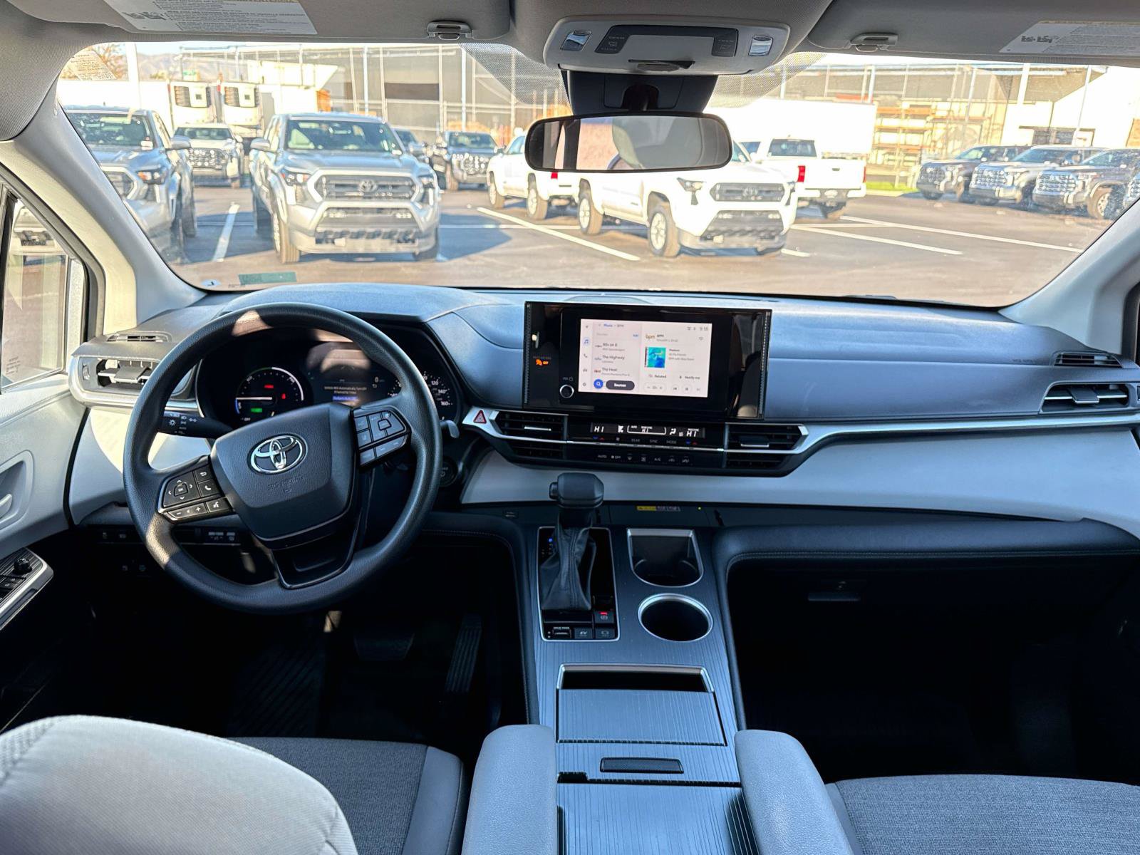 Used 2025 Toyota Sienna LE FWD image 14