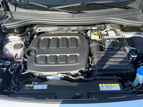 New 2025 Volkswagen Tiguan SE image 10