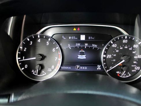 Used 2021 Nissan Titan SV w/ SV Convenience Package image 24