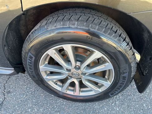 Used 2015 Nissan Pathfinder SV w/ Trailer Tow Package image 9