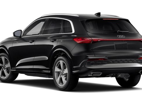 Certified 2025 Audi Q5 Prestige AWD/4WD image 2