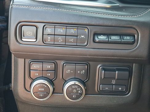 Used 2023 GMC Yukon XL Denali Ultimate AWD/4WD image 28