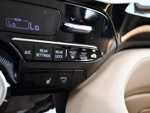 Used 2024 Acura MDX SH-AWD w/ Technology Package image 16