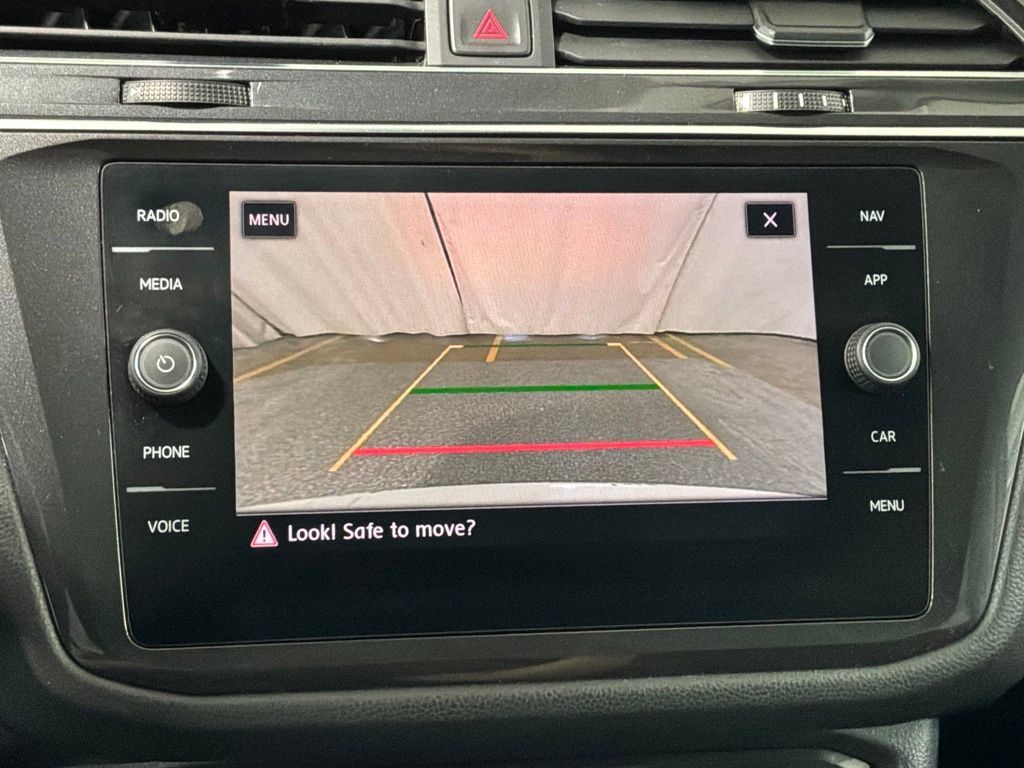 Used 2018 Volkswagen Tiguan SEL Premium AWD/4WD image 16
