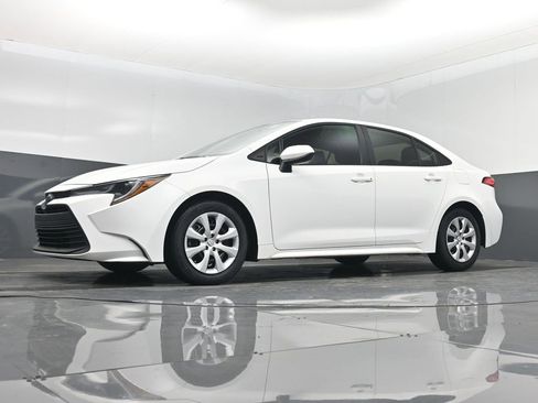 Used 2024 Toyota Corolla LE image 46