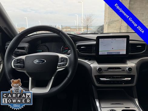 Used 2022 Ford Explorer XLT w/ Equipment Group 202A image 8