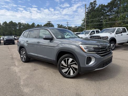 Used 2025 Volkswagen Atlas SE FWD image 3