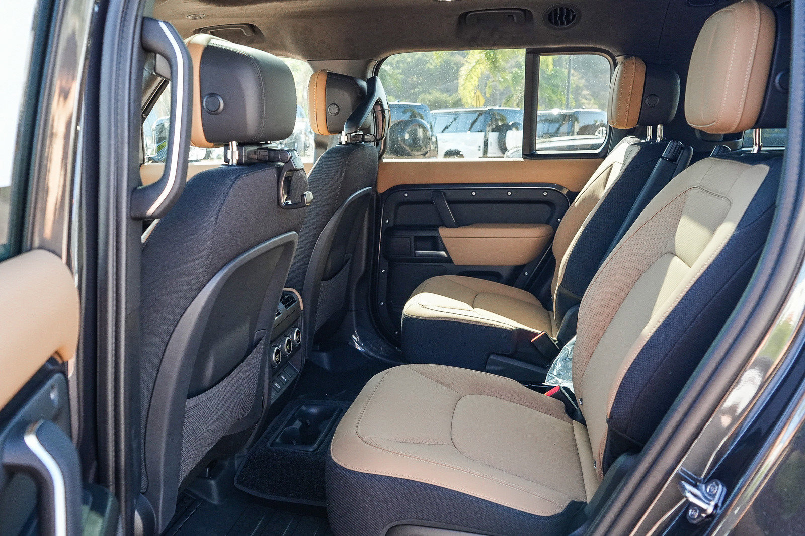 New 2026 Land Rover Defender 130 V8 AWD/4WD image 17