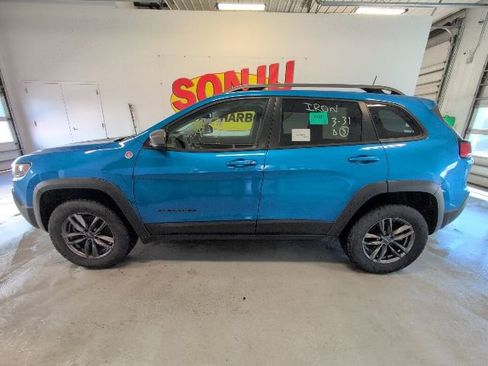 Used 2021 Jeep Cherokee Trailhawk w/ Trailer Tow Group AWD/4WD image 2