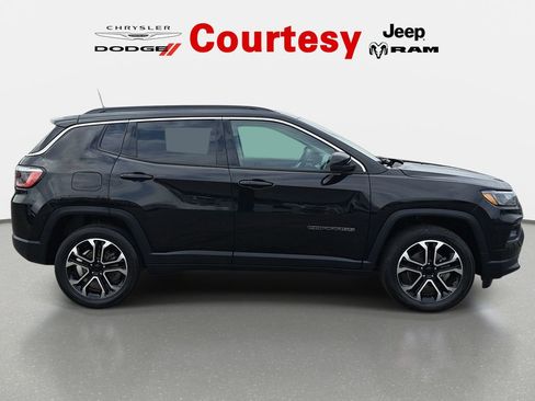 Certified 2022 Jeep Compass Limited w/ Sun and Sound Group AWD/4WD image 4