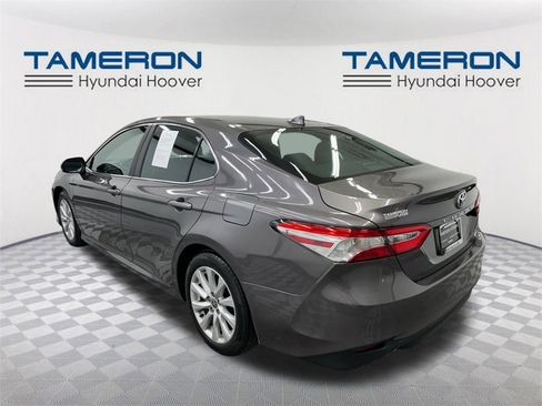 Used 2020 Toyota Camry LE image 3