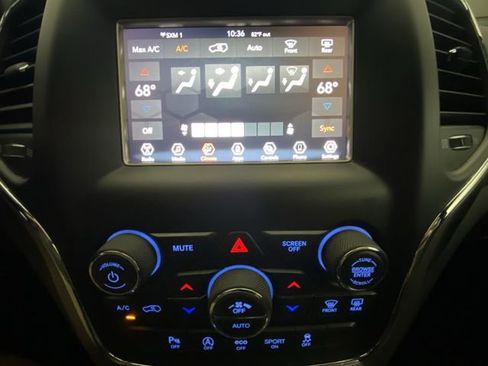 Used 2021 Jeep Grand Cherokee Laredo AWD/4WD image 18