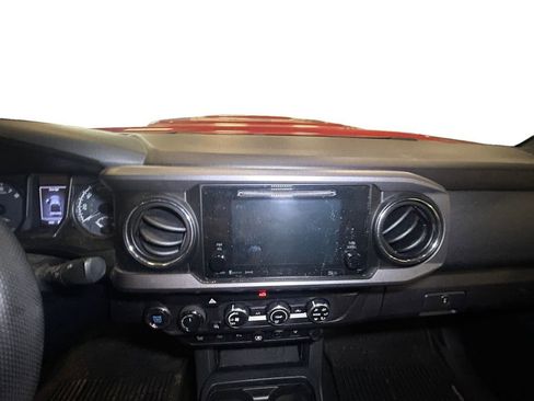 Used 2019 Toyota Tacoma TRD Sport w/ Technology Package AWD/4WD image 10