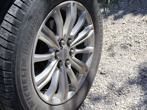 Used 2017 Cadillac XT5 FWD image 25