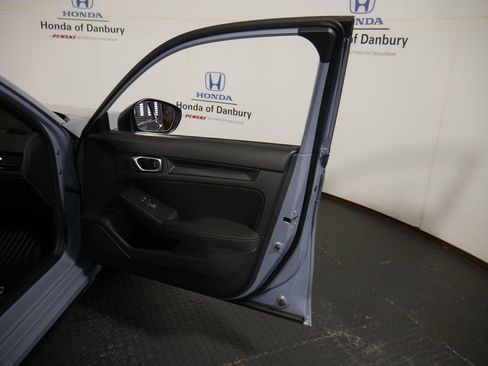 Used 2023 Honda Civic Sport image 6