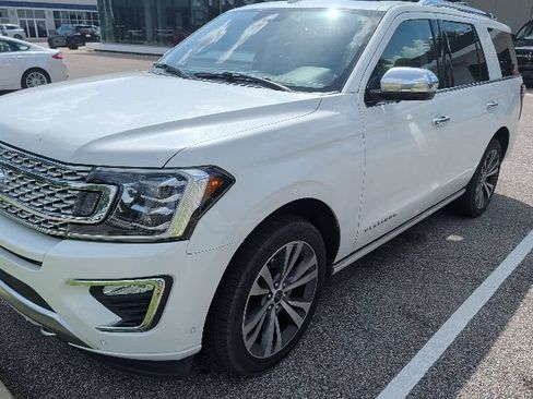 Used 2020 Ford Expedition Platinum AWD/4WD image 2