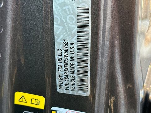 Used 2025 Jeep Wrangler Sahara image 29