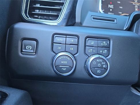 Used 2025 GMC Sierra 1500 AT4 w/ AT4 Premium Package image 25