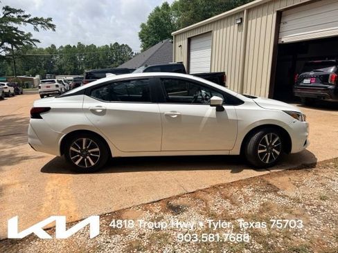 Used 2022 Nissan Versa SV FWD image 11